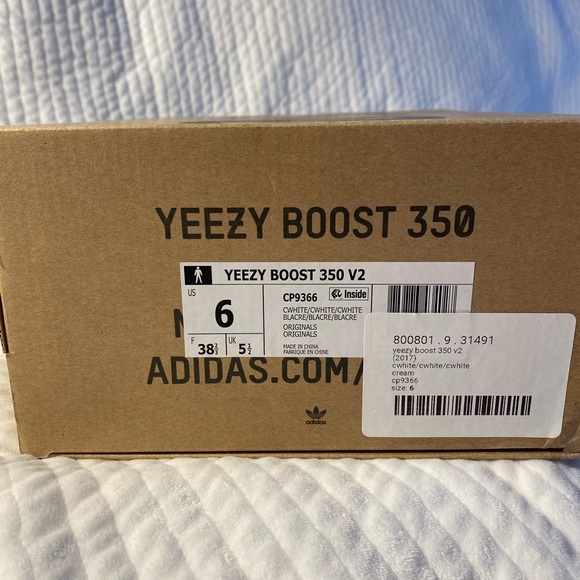 Yeezy Boost 350 V2 Cream/Triple White Size 6 - Picture 5 of 8
